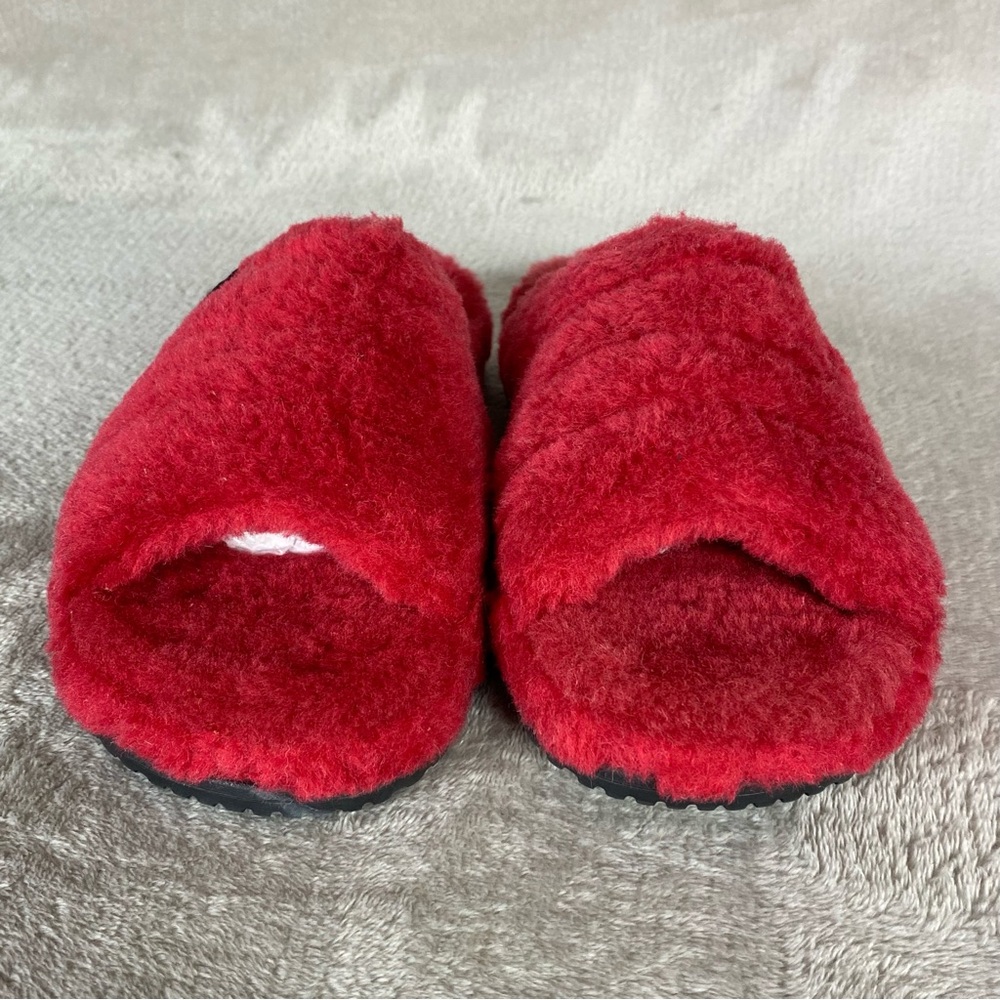 UGG  Men’s Size 5 (Women’s Size 7) Red Fluffy Slippers - Picture 5 of 12